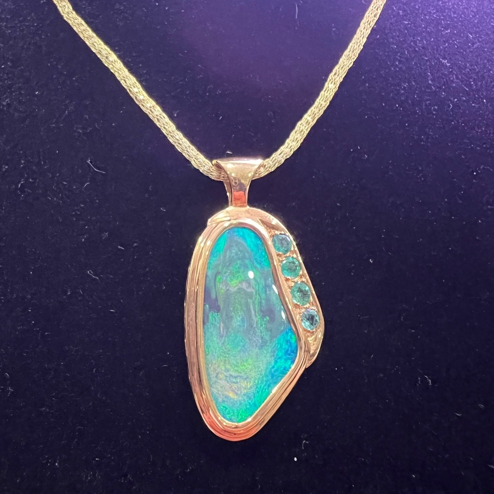 Stunning 18kt Gold free form boulder Opal Pendant Necklace